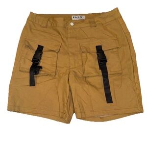 Kréamy khaki cargo short with black buckle straps on the pockets Women’s Size 1X